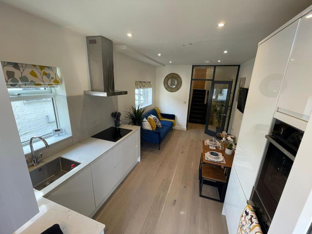 Two Bedroom Apartment - ロンドン エクステリア 写真