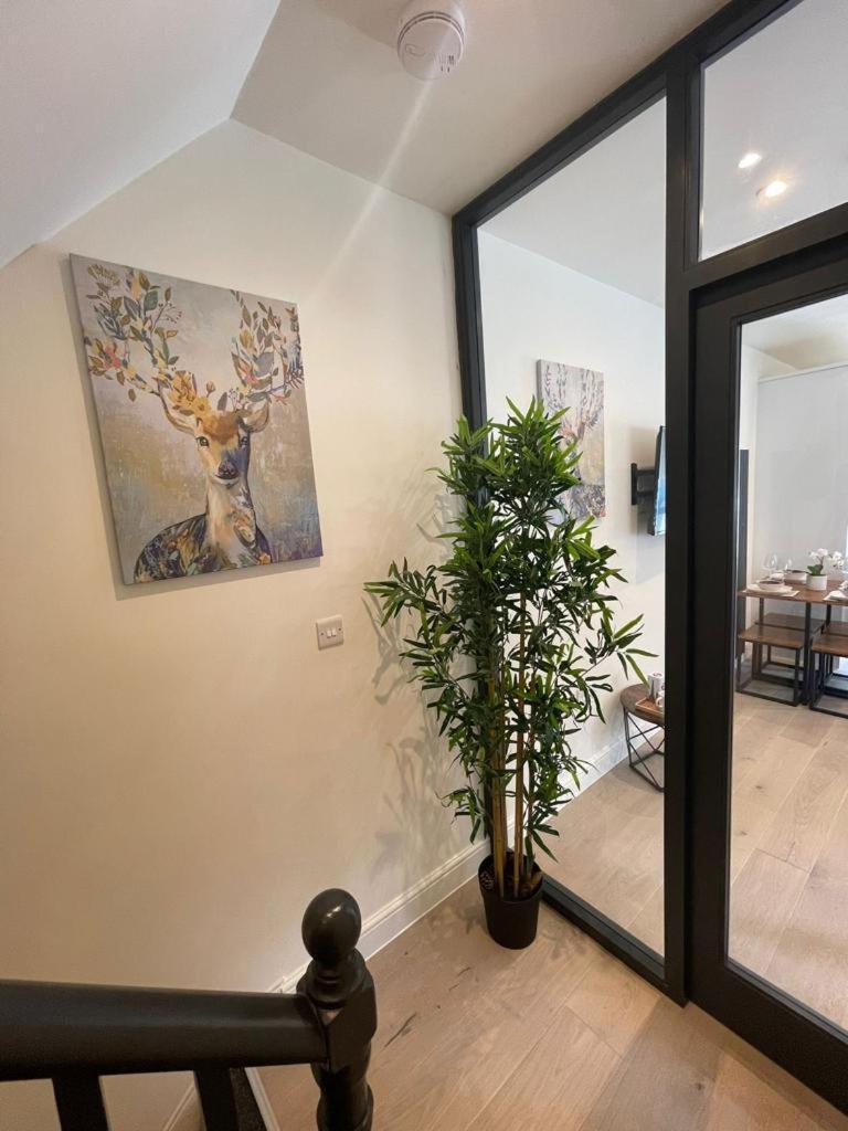 Two Bedroom Apartment - ロンドン エクステリア 写真