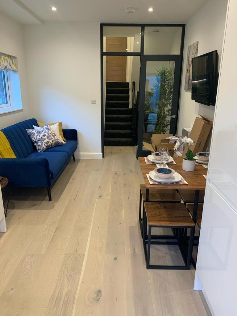 Two Bedroom Apartment - ロンドン エクステリア 写真